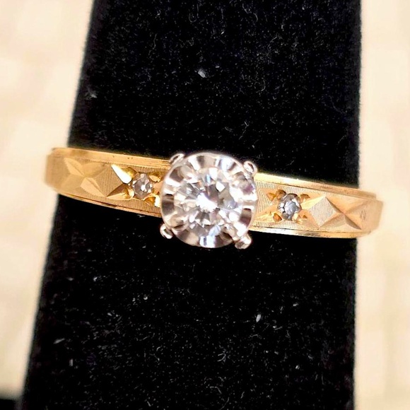 Vintage Solid 14k Engagement/Wedding Center .25 ct. Diamond is about a VS1 H
